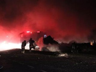 TIR ile çarpışan yakıt tankeri patladı!