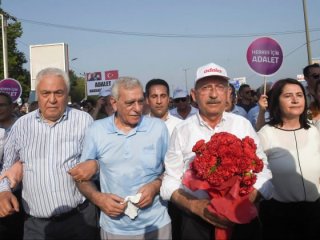 Kılıçdaroğlu HDP'lilerle kol kola girip yürüdü!