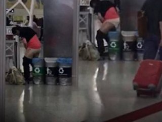 Atatürk Havalimanı’nda ‘pes’ dedirten olay! Ortalık yerde tuvaletini yaptı