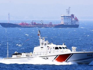 Yunan botu, Türk Sahil Güvenliği'ni görünce...