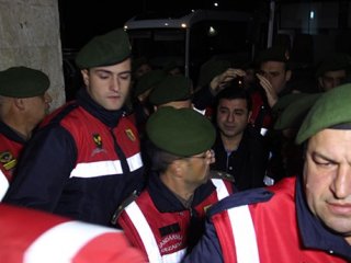 Demirtaş kelepçe bahanesiyle mahkemeye çıkmadı!