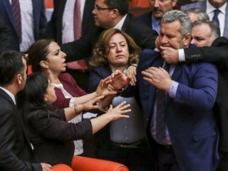 Yumruk atıp, küfür eden yandı! İşte cezası