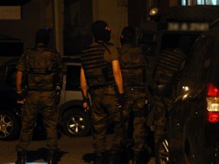 Dehşete düşüren talimat! Kalabalığın içine araç sürün