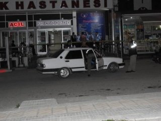 Vurulmuş halde hastaneye gitti! Aracından çıkan dehşete düşürdü