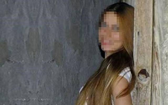 Patrondan korkunç tuzak: Genç kız arabadan atladı