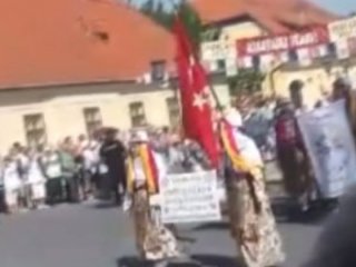 Türk bayrağına çirkin saldırı