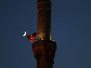 Büyük camilerde dikkat çeken görüntü