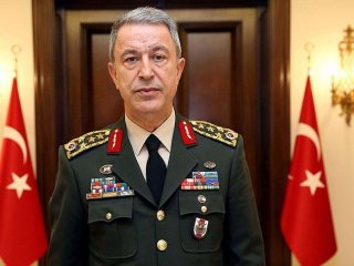 Salon bu sloganla inledi! Akar sahneye çıkınca....