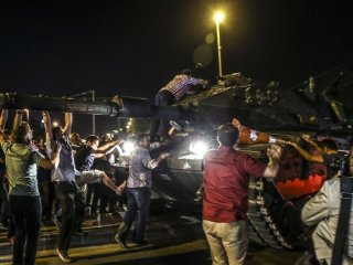 Darbe girişiminin seyrini değiştiren toplantı