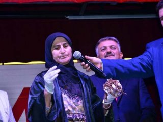 Şehit annesi elindeki bu zincirle konuştu!