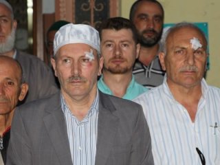 Eyüp'te sela okuyan imama saldırı