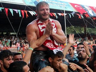 Hamallıktan başpehlivanlığa giden yol