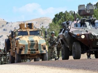 'Vatanına göz dikeni ez oğul' eşliğinde başladı