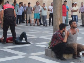 Şanlıurfa'da dehşet anları! Polis zor kurtardı...