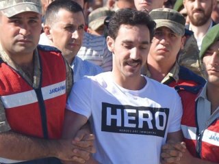 'Hero' tişörtünün nasıl geldiği belli oldu