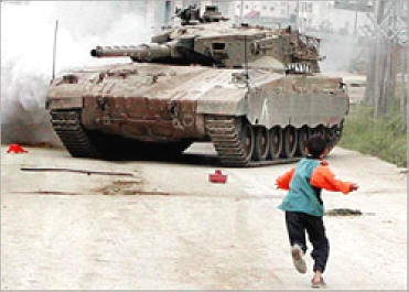 İsrail tankları Gazze'ye girdi