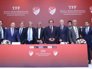 İmza töreninde ortalığı karıştıran soru!