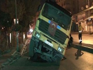 Bir anda yola gömüldü! Yer: İstanbul