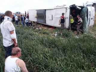 Yolcu otobüsü devrildi: Çok sayıda ölü ve yaralı!