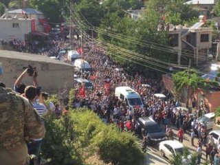 Binlerce vatandaş son yolculuğuna böyle uğurladı!