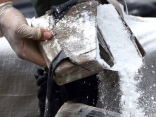 Mersin'de gemiye baskın! 24 milyon TL değerinde...