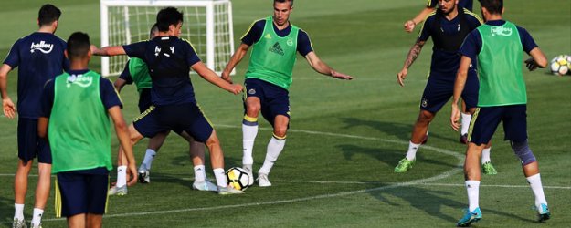 F.Bahçe'de 4 oyuncu idmana katılmadı!