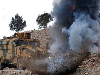 Zırhlı aracın geçişi sırasında patlama!