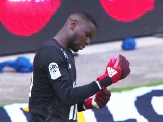 Futbol sahalarında eşi benzeri görülmemiş olay!