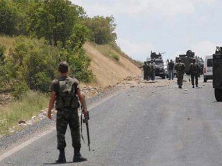 Şemdinli’de sivil araca bombalı tuzak!