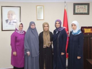 Saadet Partili kadınlar Gıda Mühendisi Kübra Ağca'yı ödüllendirdi
