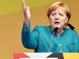 Merkel, Saksonya eyaletinde protesto edildi!