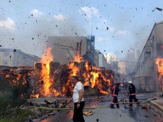 Halkalı'da büyük yangın! Helikopter gönderildi