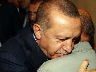 Erdoğan karşısında görünce gözleri doldu