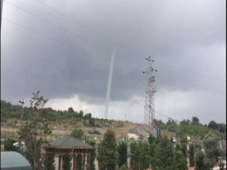 Beklenen yağış başladı! İstanbul'da hortum görüldü
