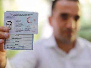 'Soyadımdan utanıyordum' dedi ve değiştirdi!