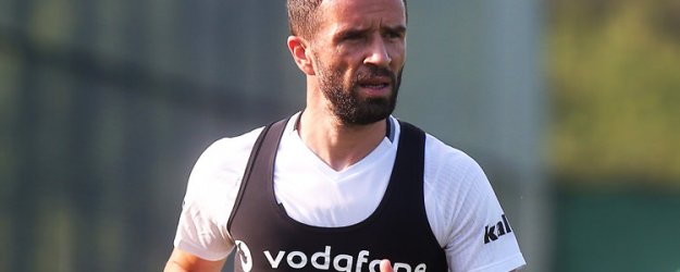 Gökhan Gönül'den Beşiktaş'a kötü haber!