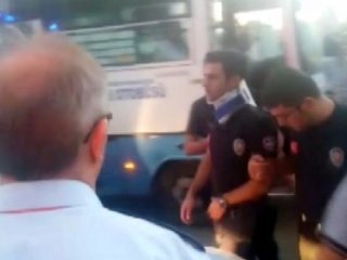 Yaralı polisleri görünce kalp krizi geçirdi!