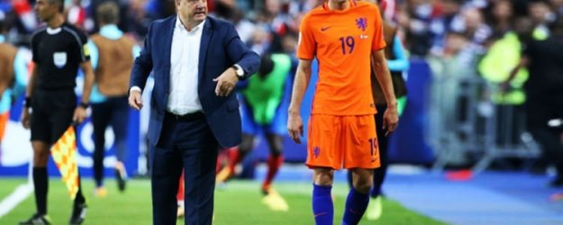 Van Persie, sakatlığa davetiye çıkardı