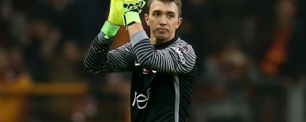 Muslera'nın arkasına bir transfer!