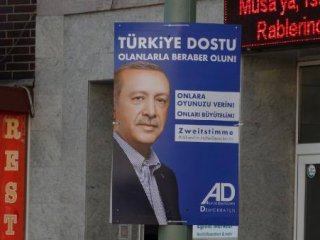 Almanya'daki seçim afişlerinde 'Erdoğan' sürprizi!