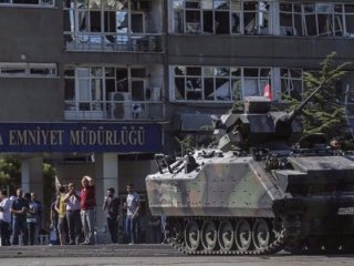Ne yaptınız, ayaklarına sıktınız mı?