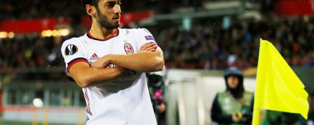 Hakan Çalhanoğlu İtalya'yı salladı!