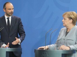 Merkel: Kamuoyu önünde tartışmamalıyız