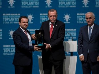 Ödül alan belediye başkanına çirkin iftira!