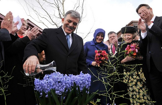 Gül Hollanda Fotoğraflarını Twitter'da Paylaştı