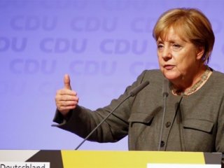 Merkel korkudan Türkçe 'konuştu'!