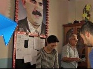 Türkiye Kuzey Irak'taki referandumu konuşuyor ama... Öcalan posteri önünde oy sandığı