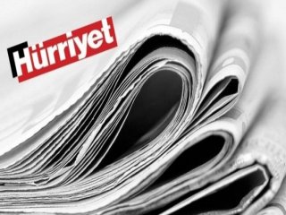 Hürriyet iki yazarını kovdu