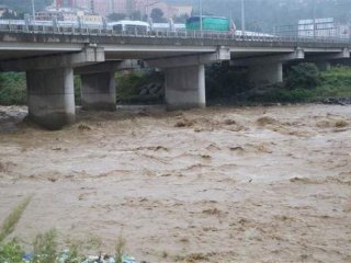 Rize'de sel feleketi! Acı haber geldi