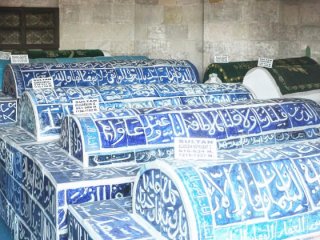 57 yıllık rezalet böyle bitti! Türbede gizli namaz
